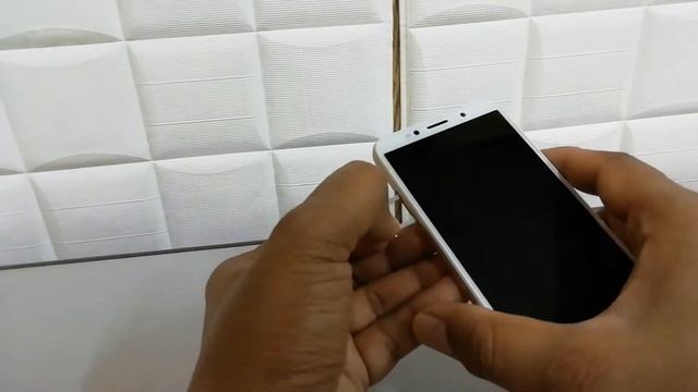 Honor 7S : How to Insert SIM & MicroSD Card