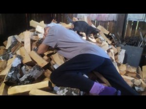 ГОРОДСКАЯ в деревне: измеряю уровень воды в колодце/ДЕРЕВЕНСКАЯ жизнь/Переезд ИЗ ГОРОДА в ДЕРЕВНЮ