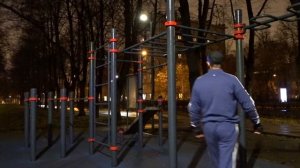 Круговая тренировка- 10 подтягиваний на турнике,10 отжиманий на брусьях,10приседов с выпрыгиванием✊