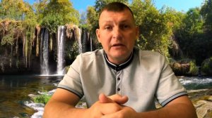 Анекдот: Василий Иванович и Петька попали на необитаемый остров