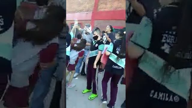 Así despiden al Profe Sergio Brandan sus alumnos de 6to del Justo José de Urquiza