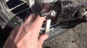 Мотоцикл  BAJAJ Avenger .Регулировка заднего тормоза.Зазний брызговик.