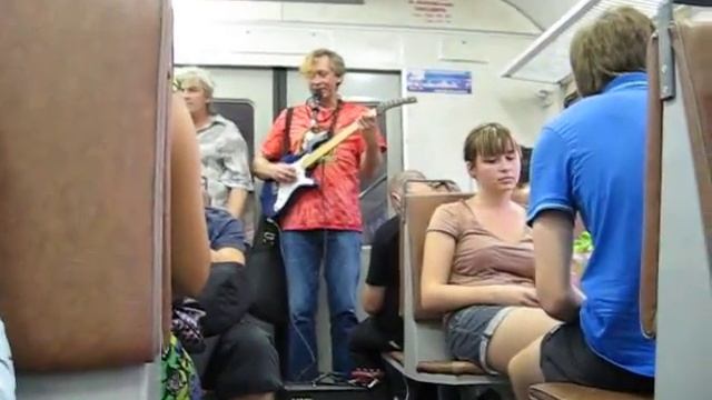 Поёт в электричке Москва - Обнинск смотреть онлайн