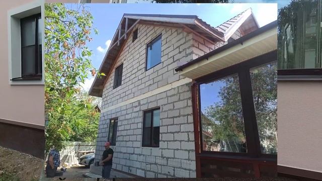 Классический цвет фасада, декоративные элементы на окнах, мозаичная штукатурка. смотреть онлайн