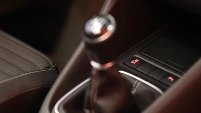 Volkswagen Golf Cabriolet Occasion 1.2 TSI 105 Série Spécial Cup GRIS TITANE METAL 2670 смотреть онлайн