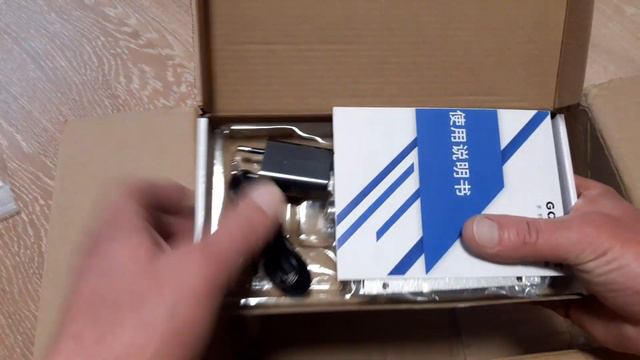 Распаковываю репитер, который в ближайшее время будет установлен на даче смотреть онлайн