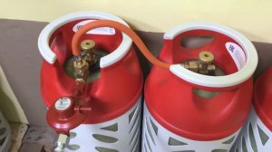 Два композитных баллона вместе для отопления и газоснабжения