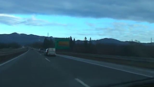 Two crazy romanian drivers with huge trails 21.12.08. смотреть онлайн