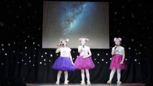 "Пони бегает по кругу". Муз.Е.Ботярова, сл.Ю.Мориц