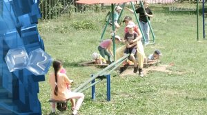 Вожатский отряд «Пеликан» играет с детьми на детских площадках города.mp4