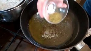 Гречка и сметанно - грибной соус (подлива). Быстро, просто, бюджетно!