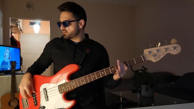 Jet - Are You Gonna Be My Girl (Bass Cover) смотреть онлайн