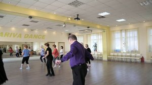 САМЫЙ БЛИЗКИЙ ЧЕЛОВЕК. ПРОБУЕМ ТАНЦЕВАТЬ. ФРАГМЕНТ УРОКА. ОМСК. Lariva Dance. 31.03.2023 г.