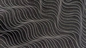 Учимся стегать волнистые линии, соблюдая заданное расстояние. Создаем иллюзию... развиваем глазомер