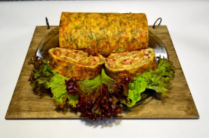 Рулет с сыром. МЯСНОЙ РУЛЕТ С ОВОЩАМИ И РУБЛЕННЫМ КУРИНЫМ МЯСОМ.