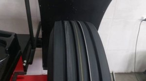 Проверка на балансировочном станке грузового колеса Boto 235/75R17.5 трал