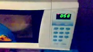 Как пожарить яйцо в микроволновке. How to fry an egg in the microwave.
