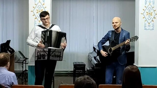 ? Русая девушка ?