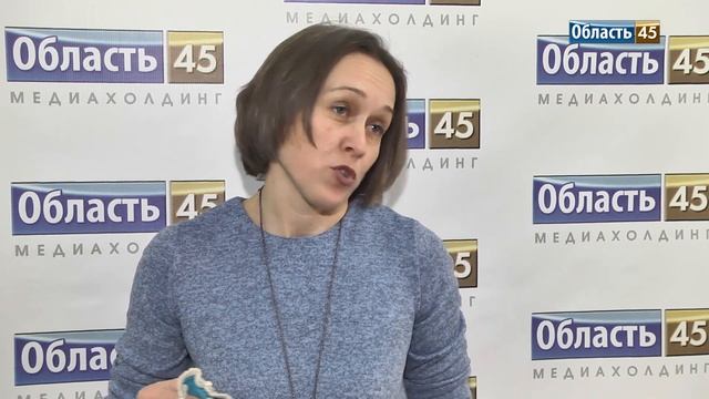 Четвероногая Снегурочка и усатый Санта получили подарки от «Области 45» смотреть онлайн