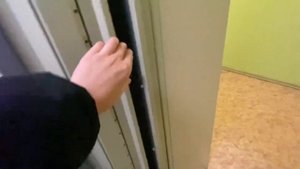 Показываю как открыть малую створку грузопассажирского лифта (напримере ЩЛЗ)