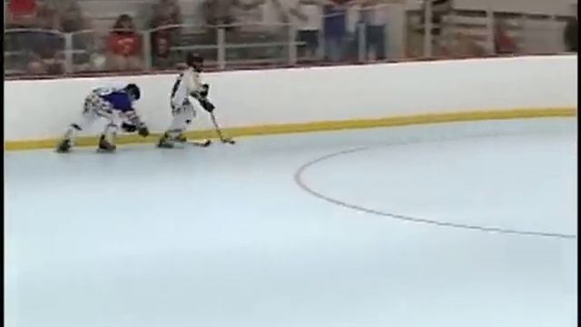 Awesome 11 year old Ice hockey player killing it in "INLINE" Hockey. State Wars 97A Ga highlights. смотреть онлайн