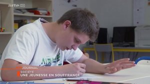 Grand format sur laccueil des enfants placés  ARTE Info