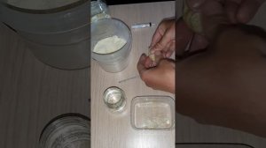 Клейковина для рыбалки в шприце.