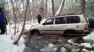 Тойотка через ручей