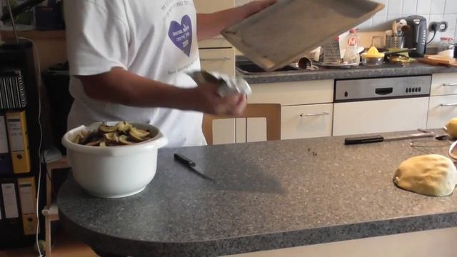 How to prepare a "Zwetschgendatschi" (Сливовой пирог = Звечгендачи) смотреть онлайн