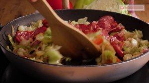 Облизали даже сковородку! Тушеная капуста с копченостями