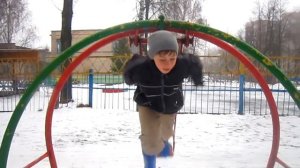 Чем занимаются дети зимой!