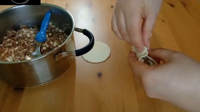 Цзяоцзы с говядиной и дайконом. смотреть онлайн