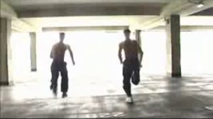 Ямакаси отдыхают! Видео супер, а трюки еще лучше!