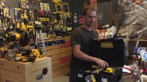 Ленточный шуруповёрт Dewalt. Первое знакомство.