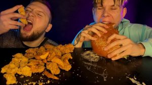 Mukbang Amerima vs America 🇺🇸 // Kfc & 1500 gram  Burger ASMR