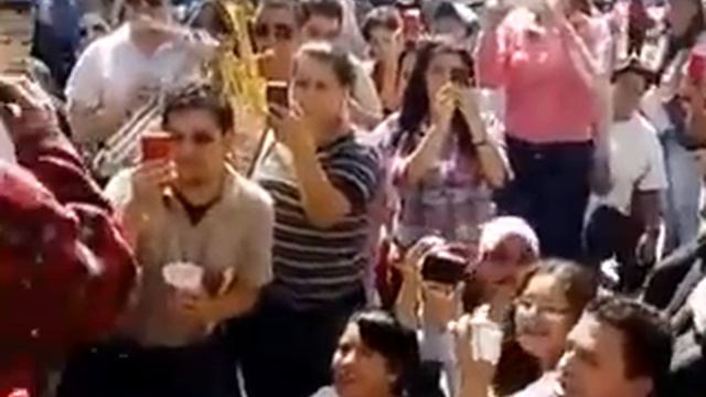 Un indegente cantando como el vocalista de la banda MS. смотреть онлайн