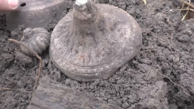 Проклятый шурф в заброшенной деревне! Старинные находки в лесу с металлоискателем Minelab! Коп 2023