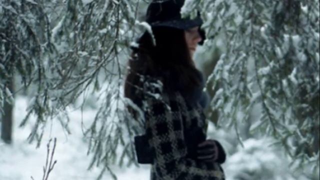 Глашу считали блаженной. Семьи, которые она посещала, нехорошие вести и болезни обходили стороной… смотреть онлайн