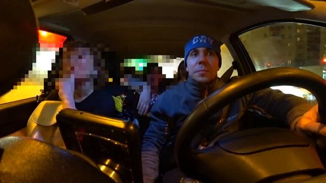 ДЕВУШКИ ЗАСМУЩАЛИ ТАКСИСТА. ПАССАЖИРКА КЛЕИТ ТАКСИСТА смотреть онлайн