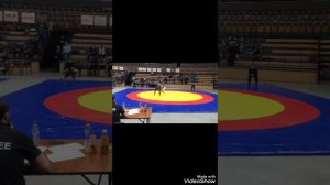 Во время приема сломал себе шейный позвоночник. 😧