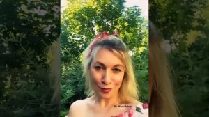 Видео с клубничкой Марии Захаровой пришлось по вкусу не всем и вызвало разную реакцию в обществе.