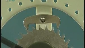 Опыты по физике. Применение маятника в часах