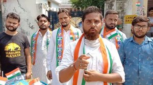 ARUN MEHRA HOSTING A FLAG IN MANDLIK NAGAR.WARD.NO.59 15 AUGUST 2020