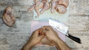 Как разделать курицу на части за 5 минут