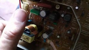 Телевизор Philips 21PT5121S/60 шасси L01.2A AB Включается и срабатывает защита.