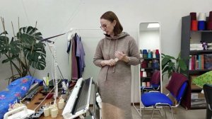 замена прижимной планки и иглы на вязальной машине