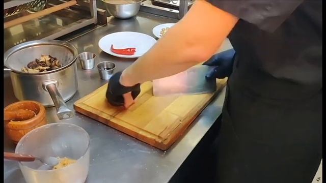 Давайте поедим #04: Гонг Бао из индейки с грибами шиитаке и муэр смотреть онлайн