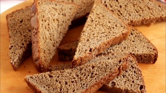 Бутерброды с икрой сельди , бутерброд с сельдью и черным хлебом