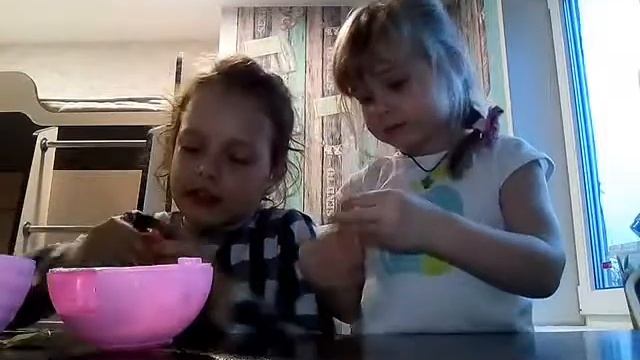 Открываем шарик L.Q.L PETS самая лучшая поделка смотреть онлайн