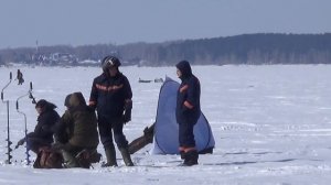 Обское море что там ловят?!и почему на лед не страшно выезжать на технике !